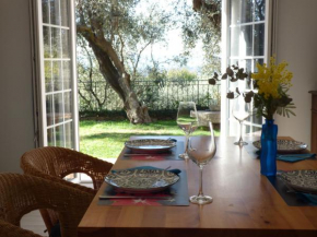 Apartment Cézanne with heated pool and private garden
